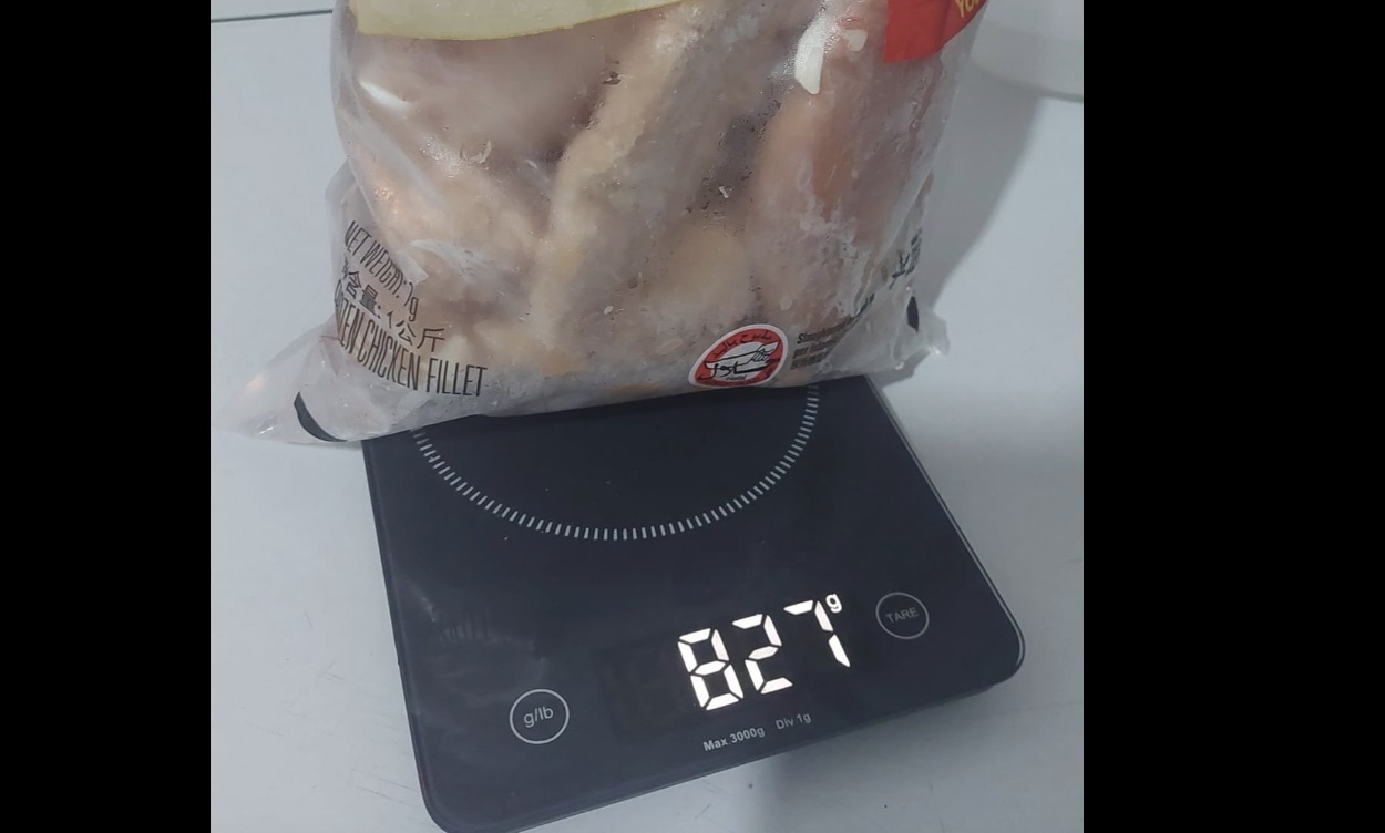 Customer complaint: 1kg labelled chicken fillet bag weighs only 827g
